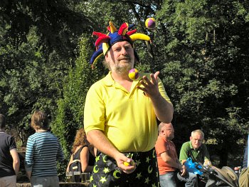 Juggler at the 2006 Castle Street Party